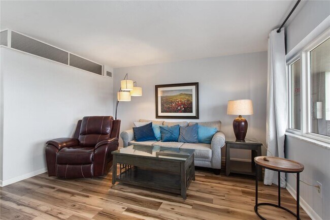 Foto del edificio - 1235 S Highland Ave