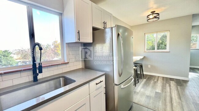 Building Photo - 665 Hooker St