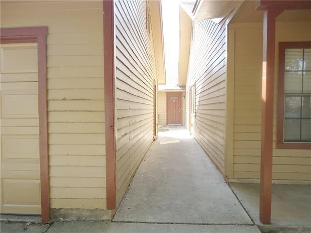 Building Photo - 1704 Onion Creek Village Dr