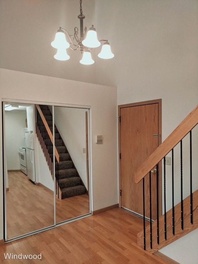 Building Photo - 2599 Villa Dr S