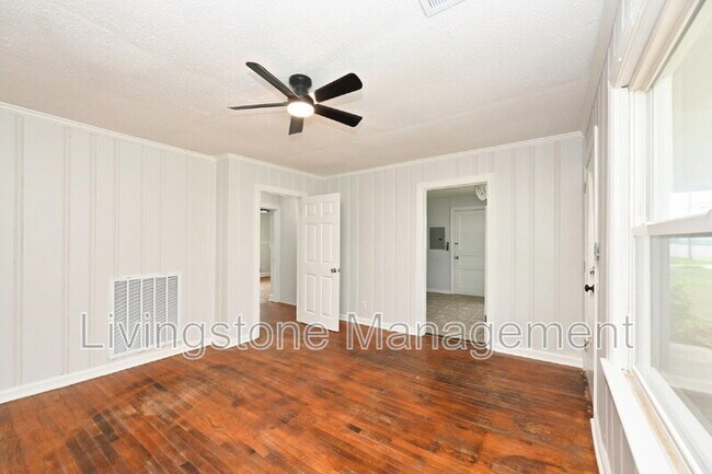 Foto del edificio - 872 W Albert Gallatin Ave