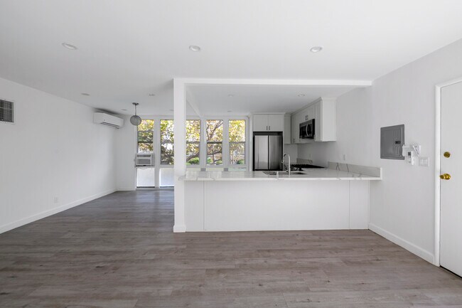 Foto del edificio - 337 Rexford Dr