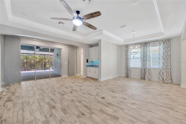 Building Photo - 6518 Park Strand Dr