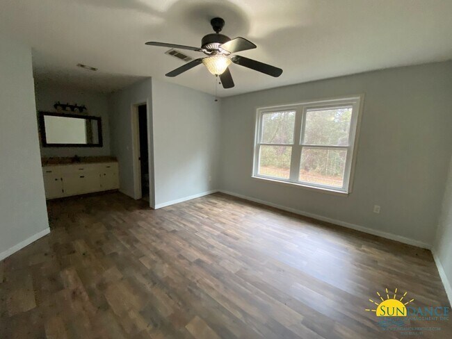 Building Photo - Nice 3 Bedroom Home in Crestview!