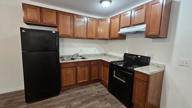Foto del edificio - 1354 Crestwood St