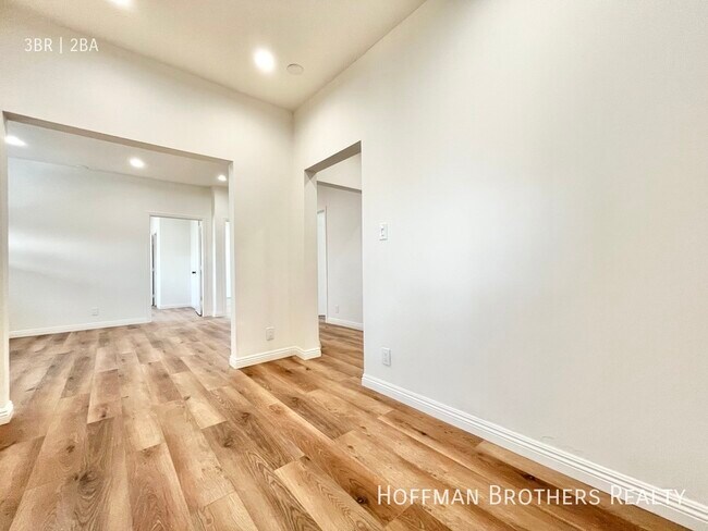 Foto del edificio - 1034 S Fairfax Ave