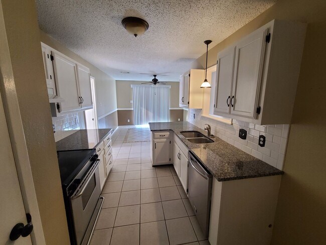 Foto del edificio - COMING SOON!!! 4 Bedroom Home!!!