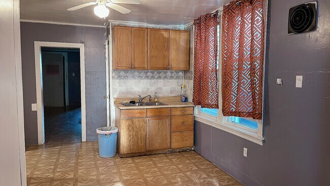 Building Photo - 4829 S Loomis Blvd