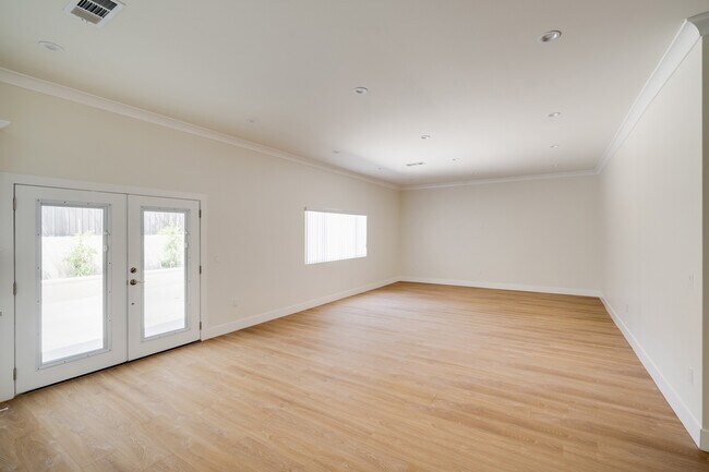 Foto del edificio - 10351 Foothill Blvd