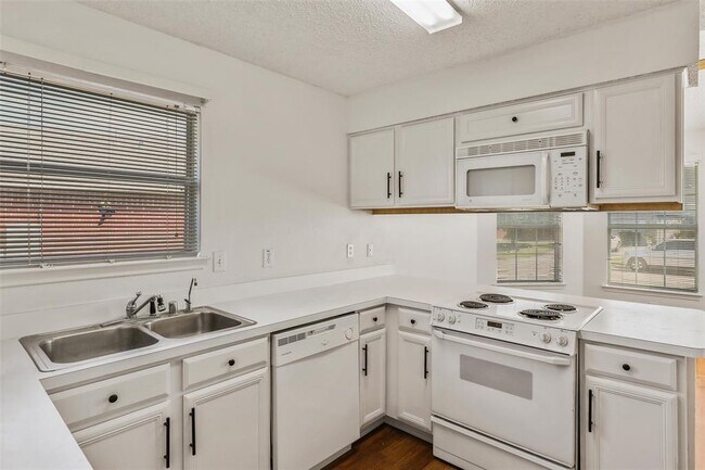 Foto del edificio - 532 Berryhill Dr