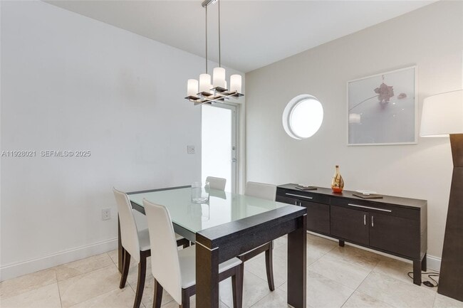 Building Photo - 1110 Venetian Way