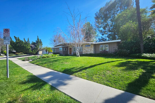 Building Photo - 23526 Dolorosa St