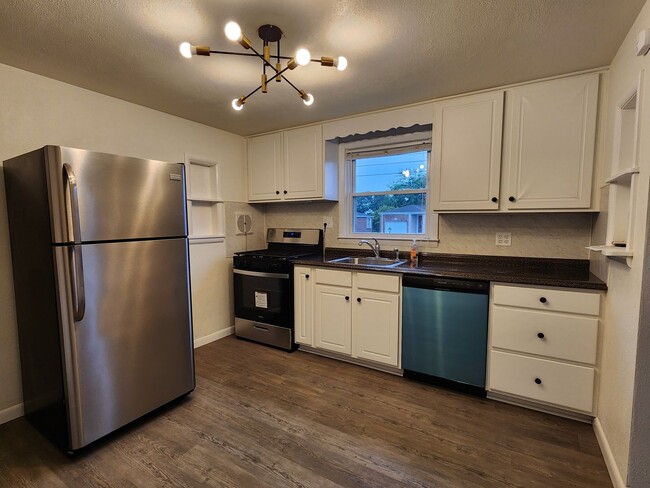 Building Photo - 2650 Clearbrook Blvd
