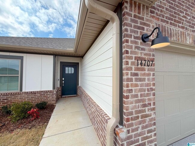 Building Photo - 14707 Mountain Strm Dr