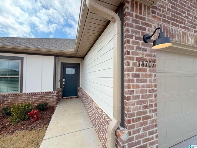 Foto del edificio - 14707 Mountain Strm Dr