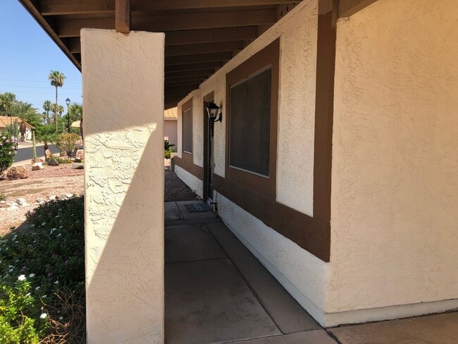 Building Photo - Perfect & Newly Updated Long Term (12 months) Unfurnished Rental, 45+ Active Adult Community. Ava...
