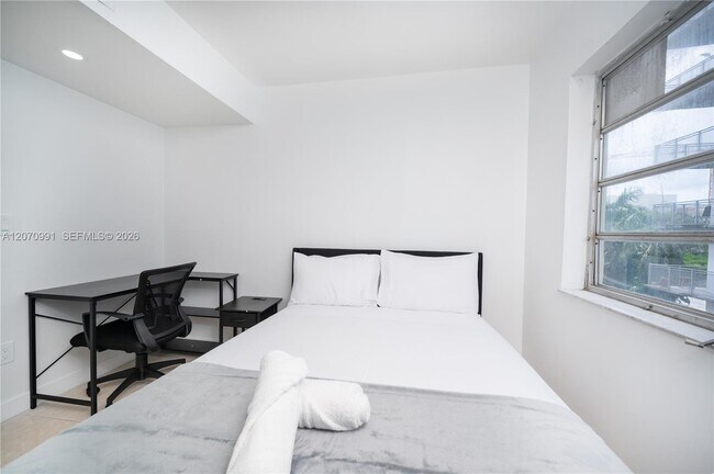 Foto del edificio - 500 NE 26th St