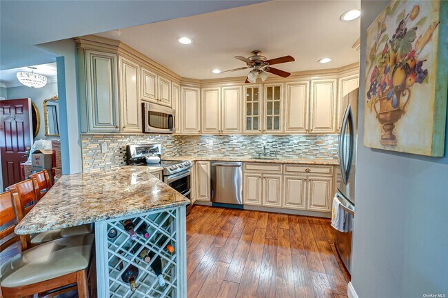 Building Photo - 49 Greenmeadow Dr