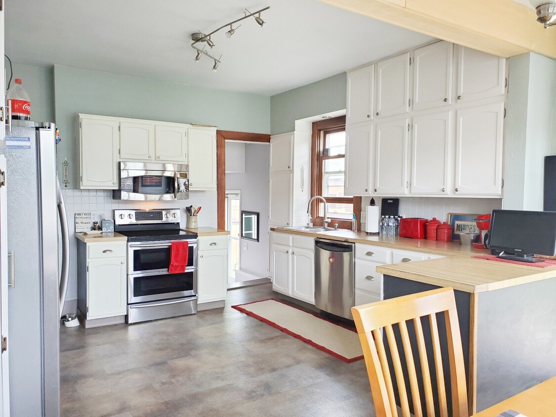 Primary Photo - 224 8th St N