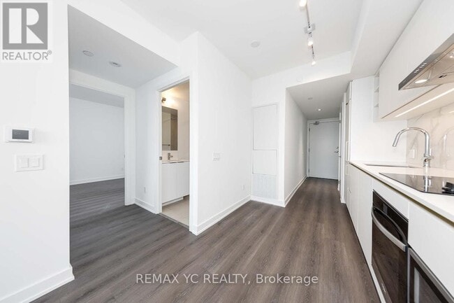 Photo du bâtiment - 8 Olympic Gdn Dr