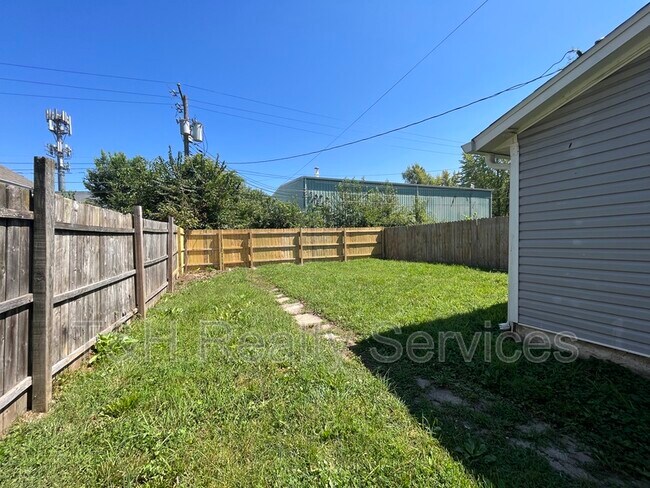 Building Photo - 731 N Arnolda Ave