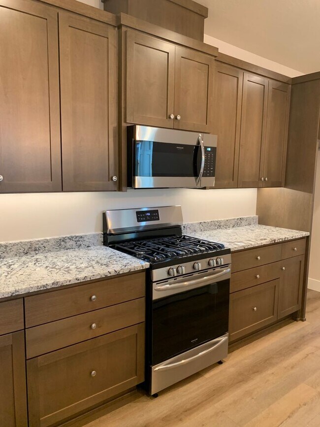 Foto del edificio - 3 Bedroom 2 Bath Single Family home with L...
