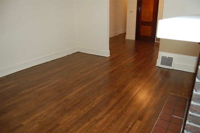 Foto del edificio - 3884 W 33rd St
