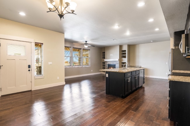 Building Photo - 2115 Blackbird Dr