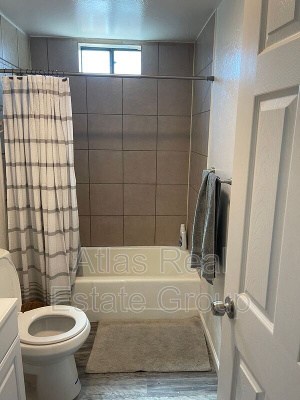 Building Photo - 9430 N 18th Dr