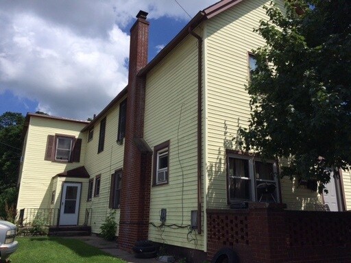 Primary Photo - 220 N Greenmount Ave