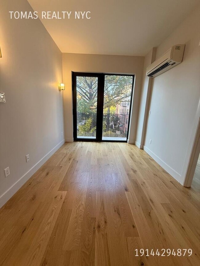 Building Photo - 1890 Pelham Pkwy S