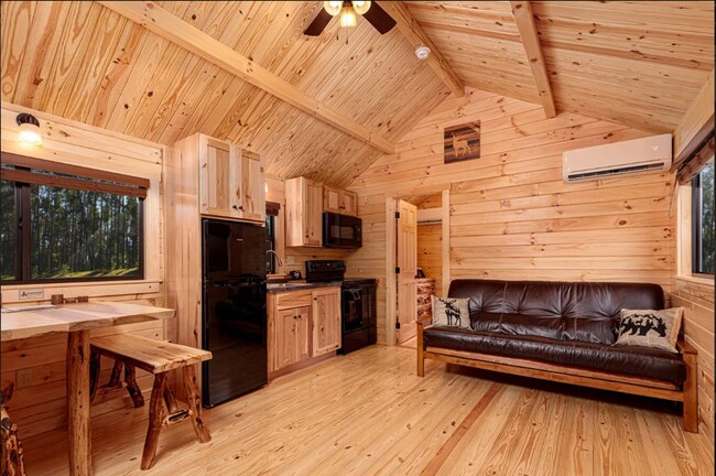 Foto del edificio - Furnished Artisan Small Log Cabin for Rent in Mountain Community