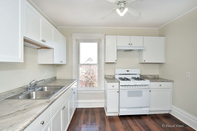 Building Photo - 314 N Tryon Street