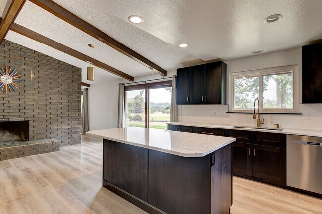 Foto del edificio - 3 Bed 2 Bath Home in Swantown Neighborhood