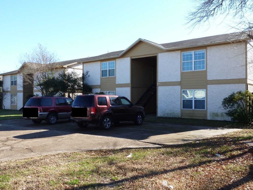 Primary Photo - 805 Oran Cir