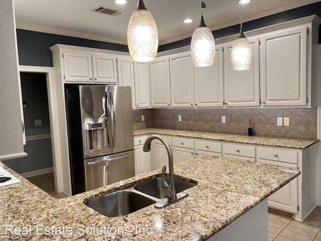 Building Photo - 4 br, 2 bath House - 627 Hampshire Dr