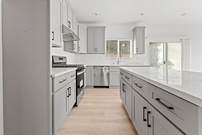 Building Photo - 13615 Glenhaven Dr