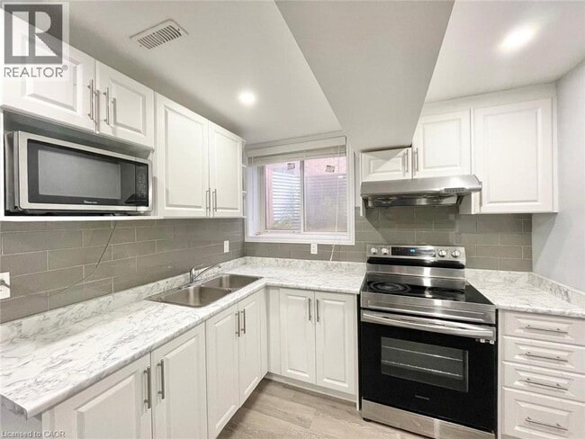 Building Photo - 98 Dallan Dr