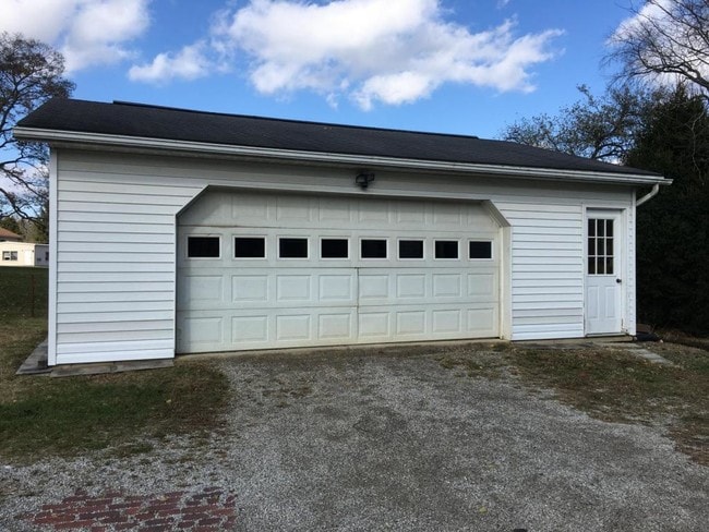 Building Photo - 1301 Old Columbus Road