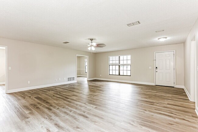Foto del edificio - 2553 Sandlewood Cir