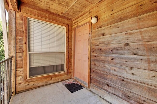 Building Photo - 6903 Deatonhill Dr
