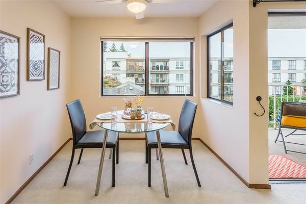 Foto del edificio - 6421 Lake Washington Blvd NE
