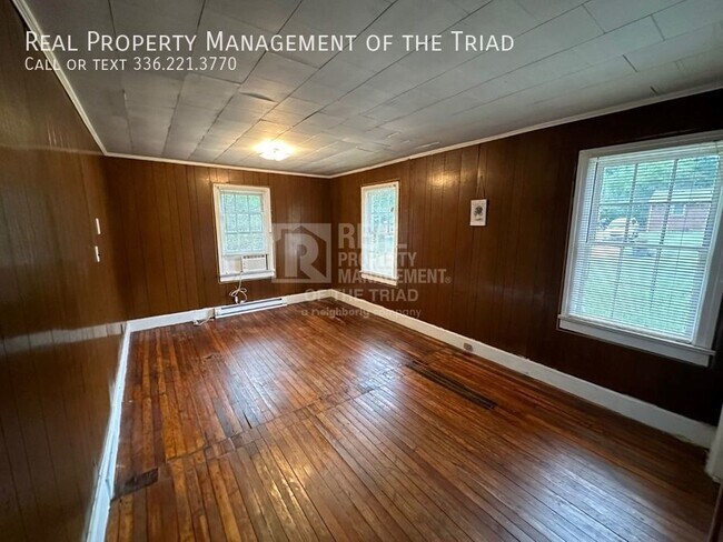 Building Photo - Great Value Two Bedroom, One bathroom in W...
