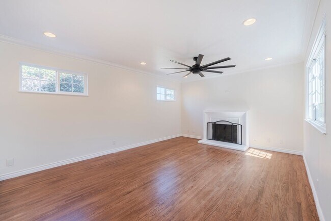 Foto del edificio - 15871 Belfast Ln