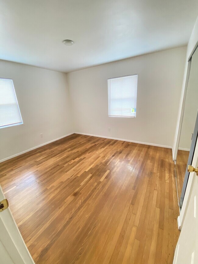 Foto del edificio - 317 E 5th St