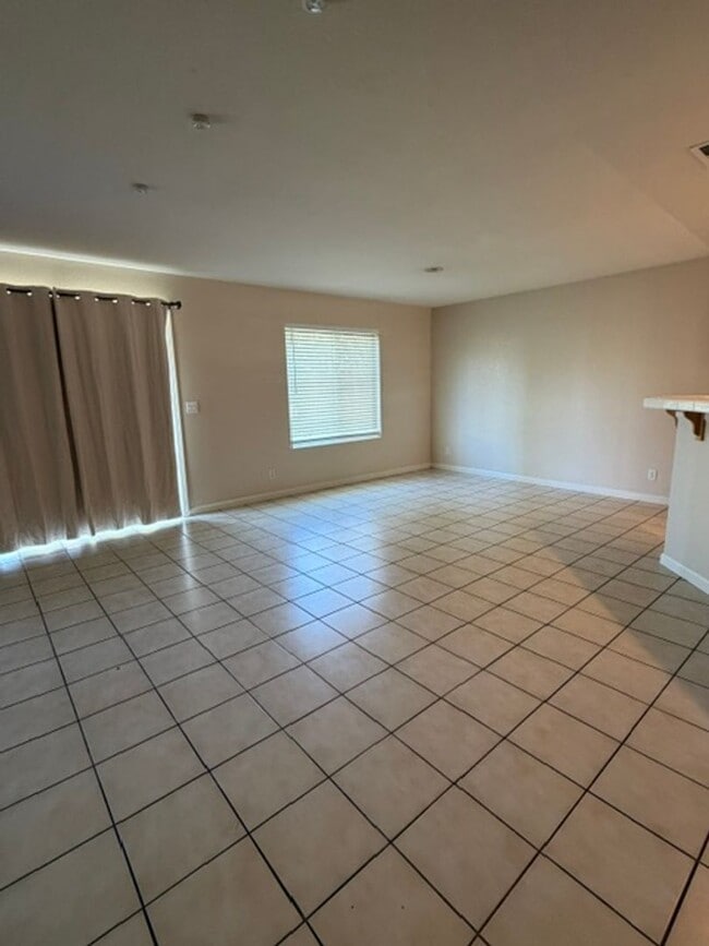 Building Photo - REDUCED!! 4 Bedroom, 2.5 Bath Home For Rent