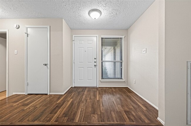 Building Photo - 5346 King Richard Dr