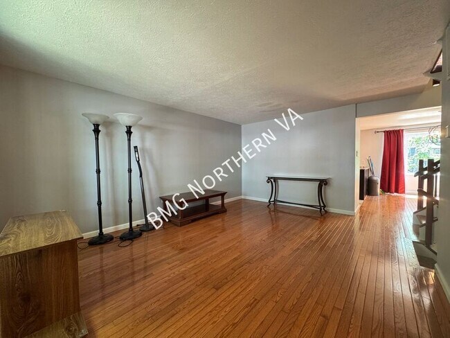 Foto del edificio - 379 W Broad St