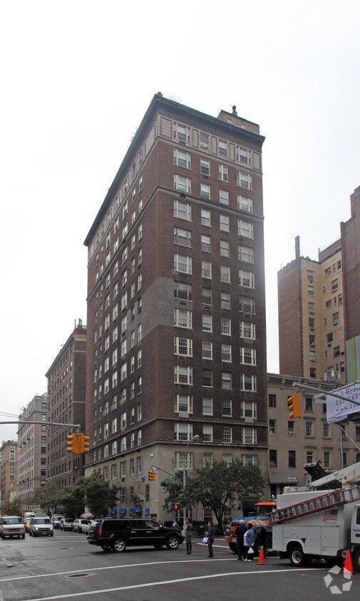Primary Photo - 141 E 72nd St
