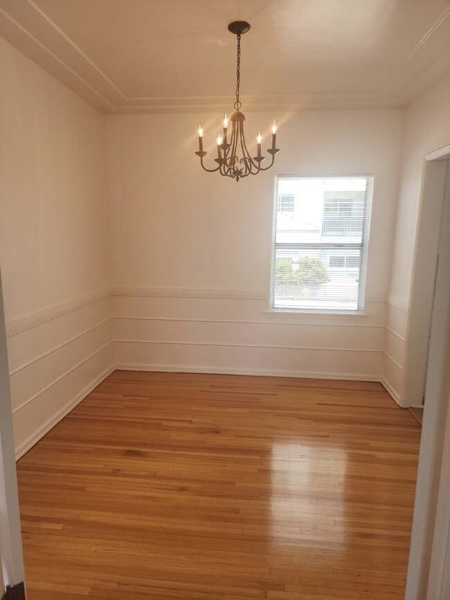 Building Photo - 447 N Oakhurst Dr